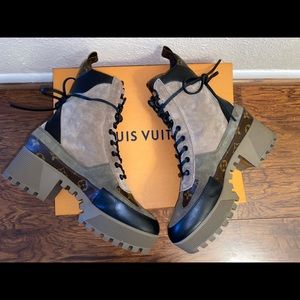 Louis Vuitton Laureate Platform Desert Boot- 39.5